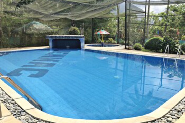Pool 21 of 37