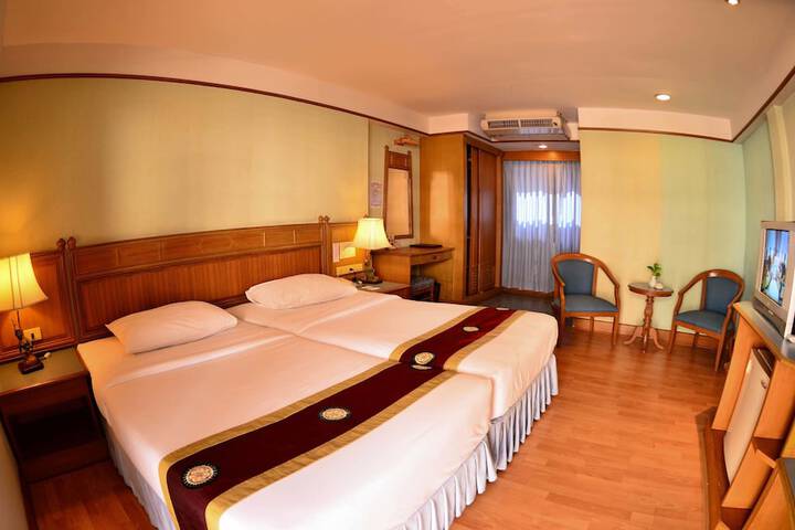 Room 7 of 32