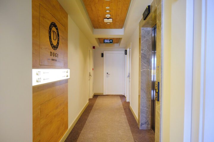 Ballroom/Hall 79 of 81