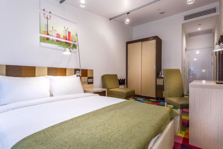 Room 4 of 35
