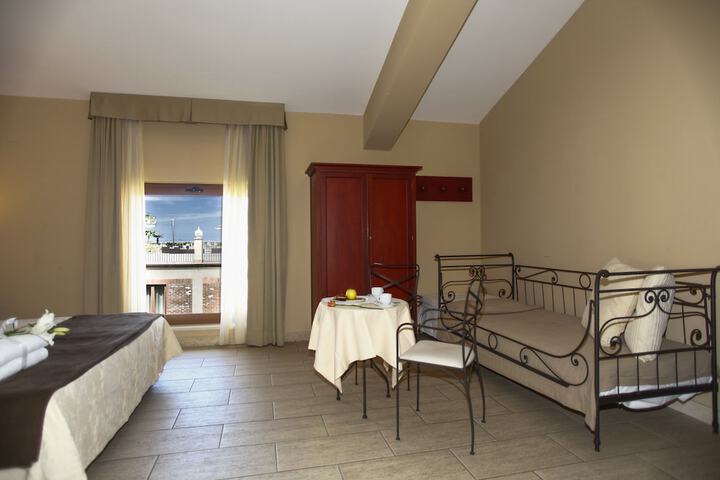 Room 10 of 46