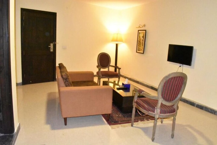 Room 11 of 25