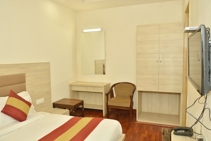 Room 9 of 27