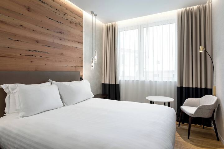 Room 14 of 63