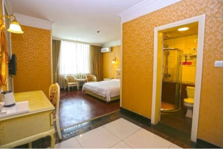 Room 7 of 21