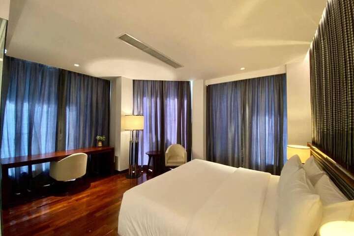 Room 12 of 23
