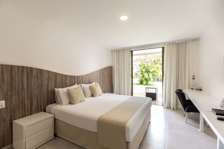 Room 10 of 26