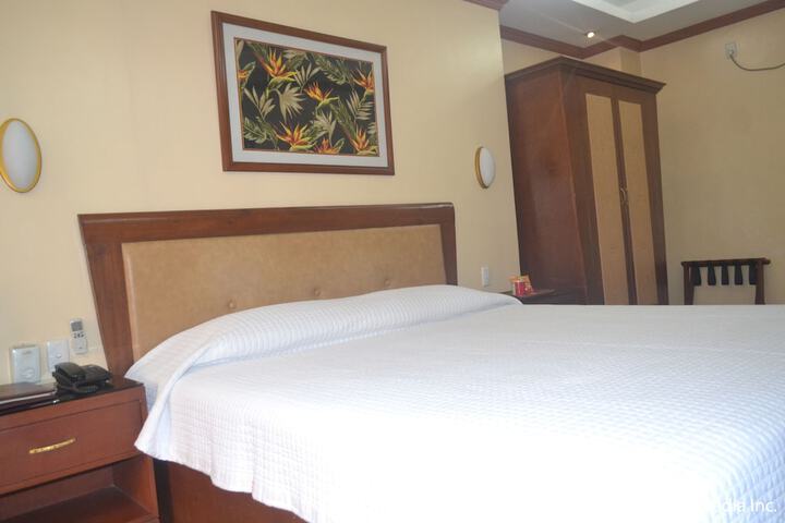 Room 26 of 102