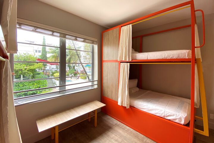 Room 13 of 118