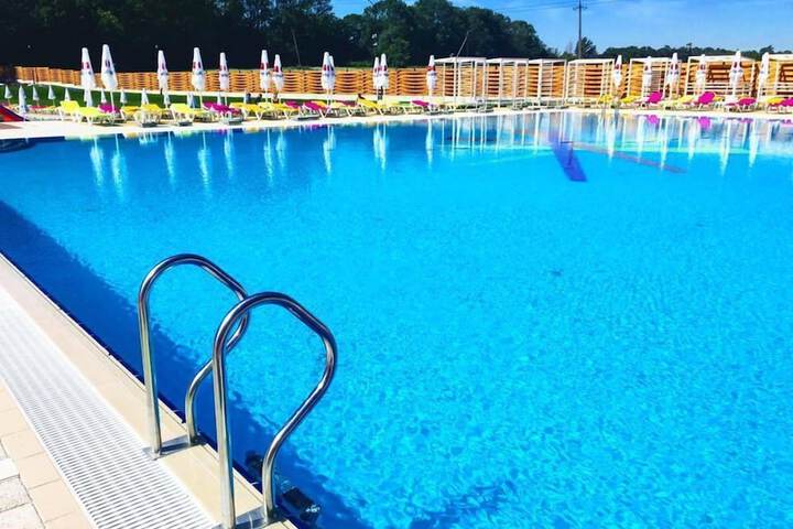 Pool 38 of 77