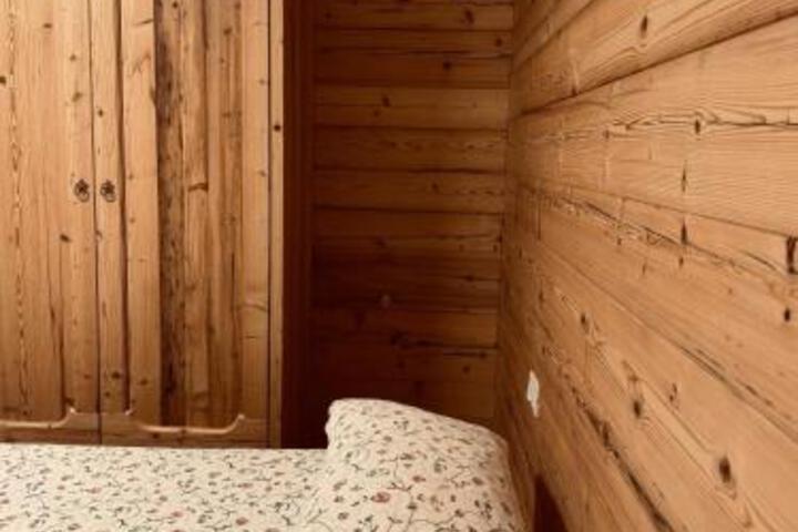 Room 32 of 47