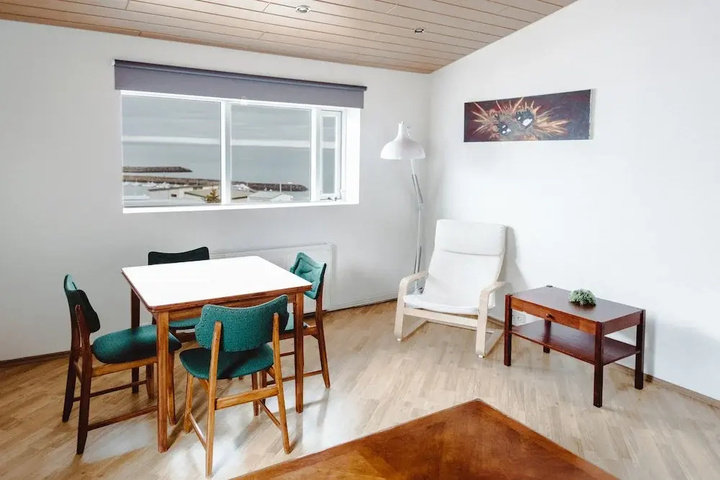 Room 2 of 10