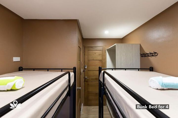Suite 23 of 32