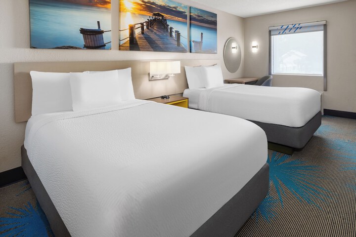 Double Accessible King Size Bed (6 of 8)