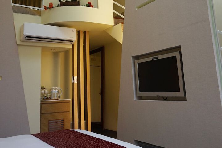 Room 21 of 185