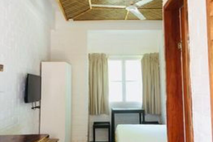 Room 2 of 10