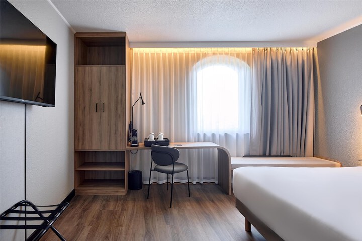 Room 22 of 80