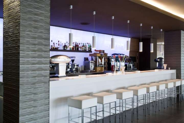 Lounge 103 of 153