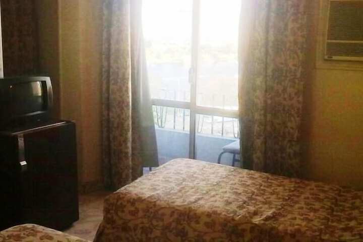 Room 13 of 30