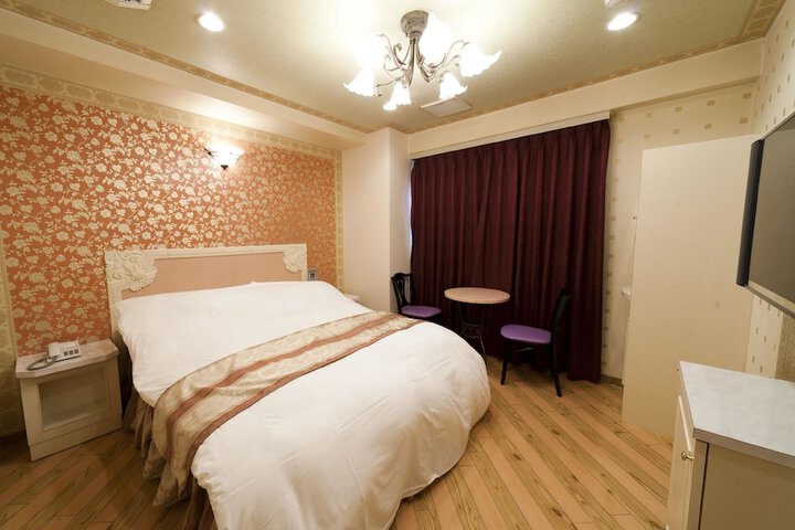 Room 12 of 25