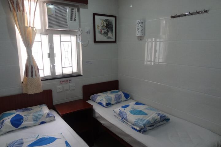 Room 13 of 50