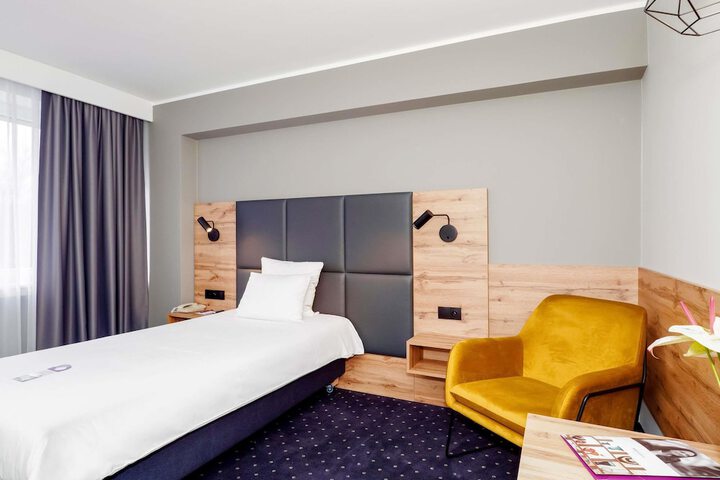 Room 65 of 177