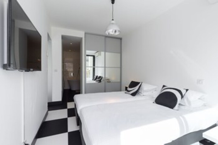 Room 18 of 29