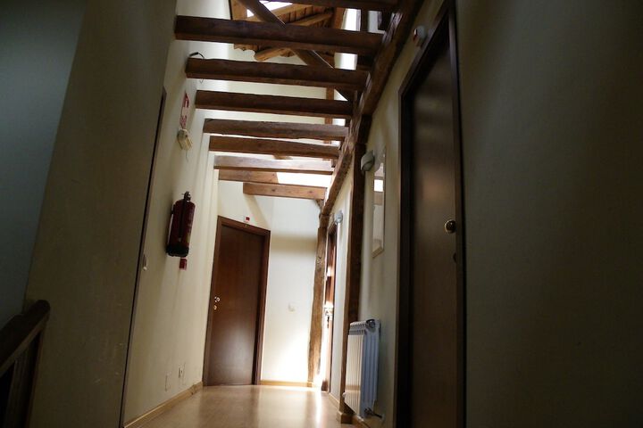 Ballroom/Hall 34 of 40