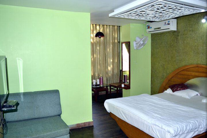 Room 12 of 43