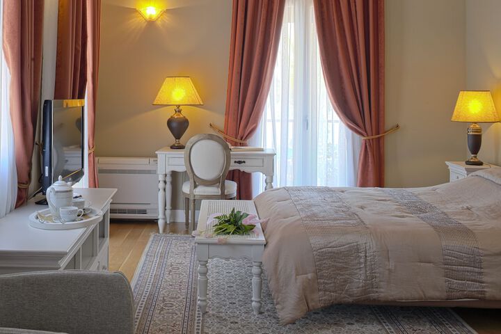 Room 9 of 46
