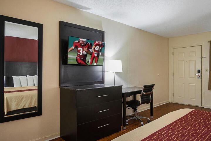 1 King Bed Suite (6 of 14)