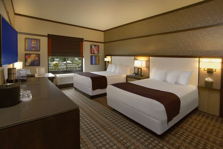 Tower Deluxe Queen Bed (8 of 8)