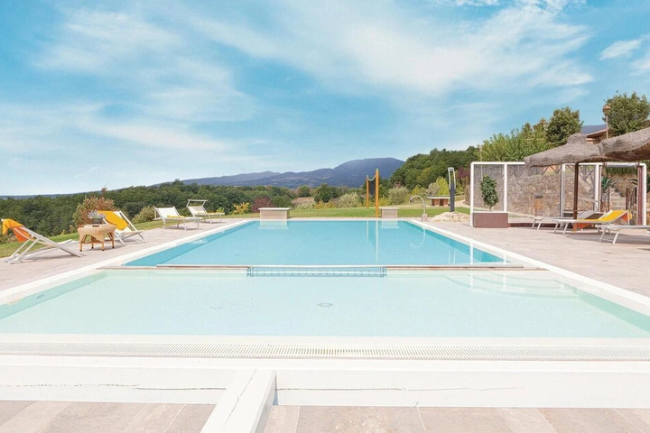 Pool 13 of 18