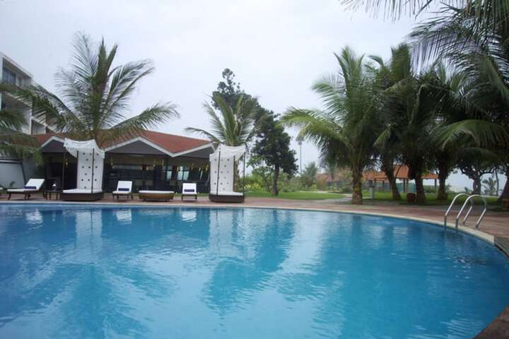 Hotel Pool