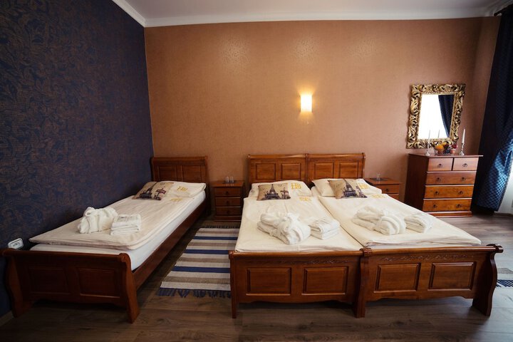 Room 7 of 35