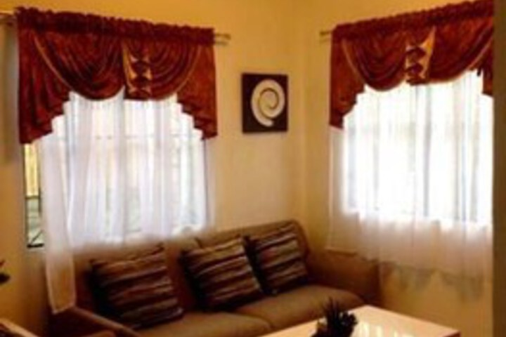 Room 6 of 10
