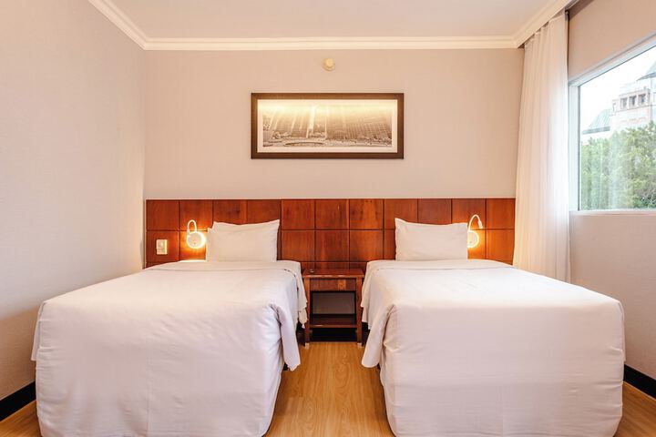 Room 95 of 240