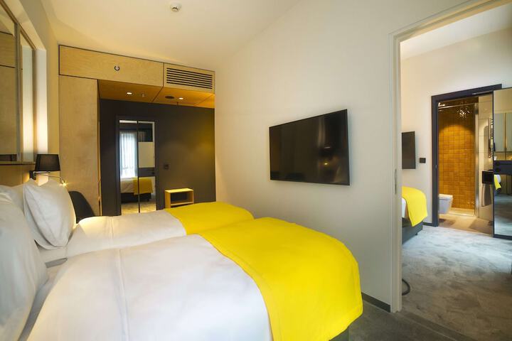 Room 14 of 30