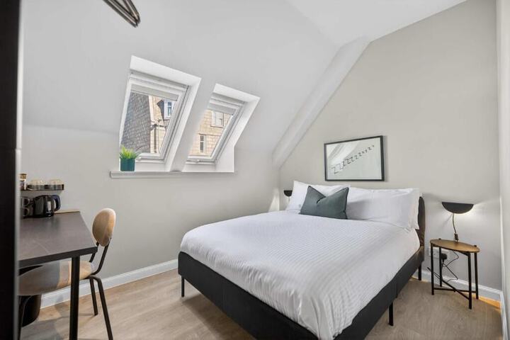 Room 10 of 38