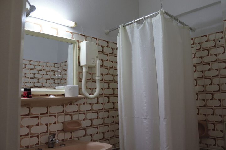 Room 202 of 261