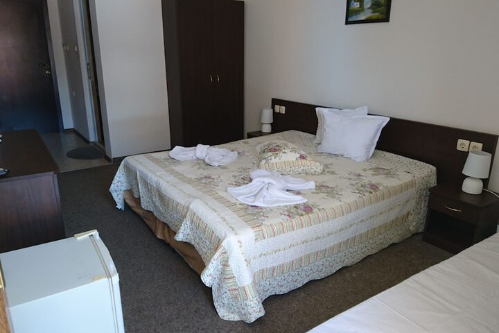 Room 11 of 48