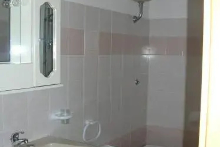 Room 4 of 10