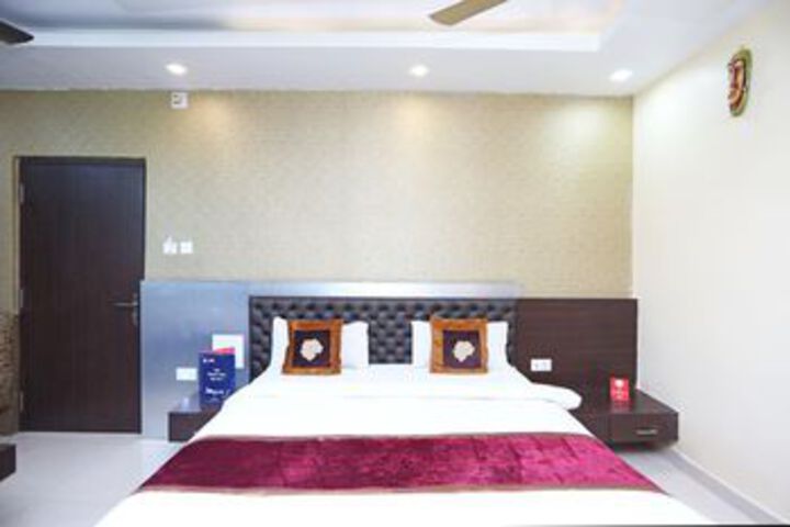 Room 8 of 33