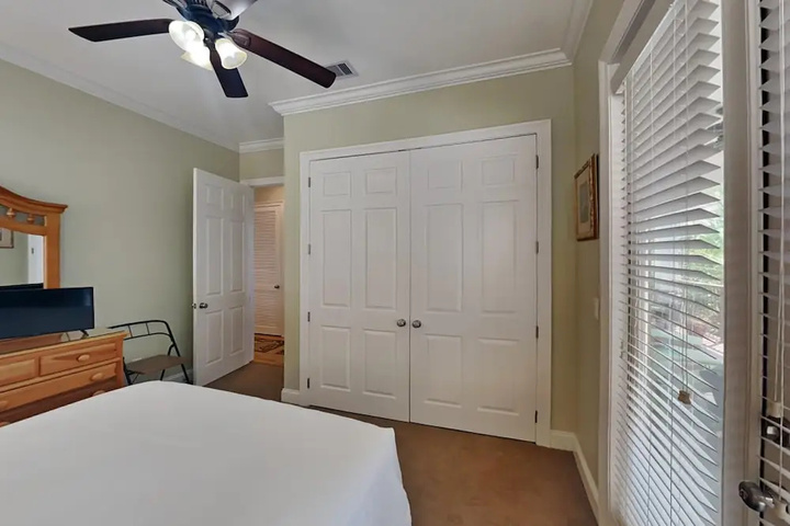 Room 6 of 20
