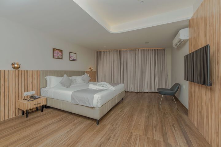 Room 14 of 32