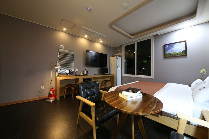 Room 12 of 33
