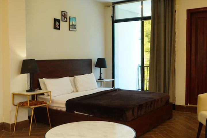 Room 12 of 18