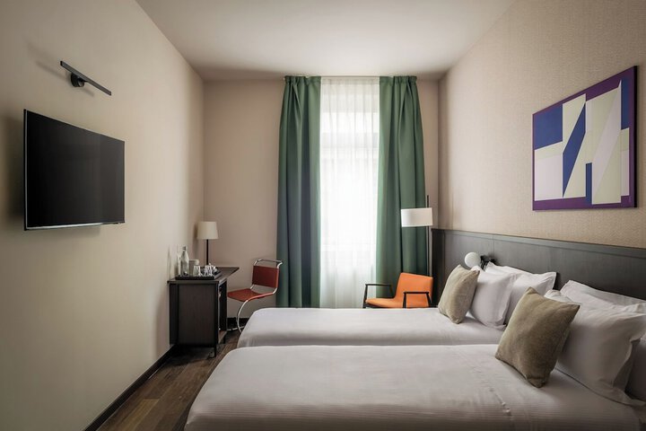 Room 34 of 69