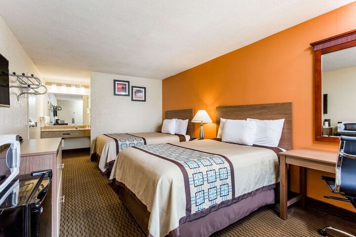 2 Double Beds (3 of 7)