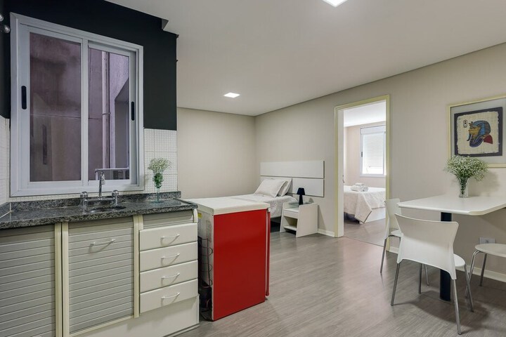 Room 6 of 12